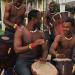 Amitié, chaînes et musique africaine